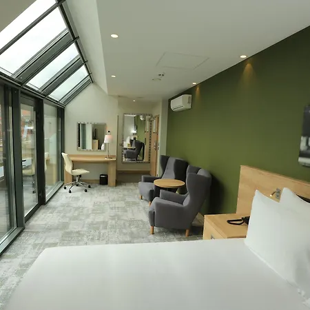 Hotel Hampton By Hilton Old Town 3*