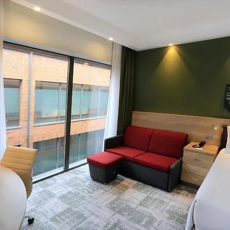 Hotel Hampton By Hilton Old Town 3*